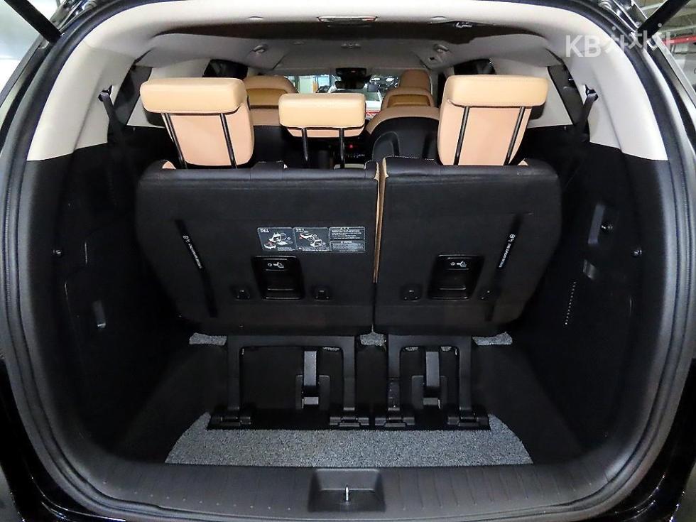 2023 - kia carnival