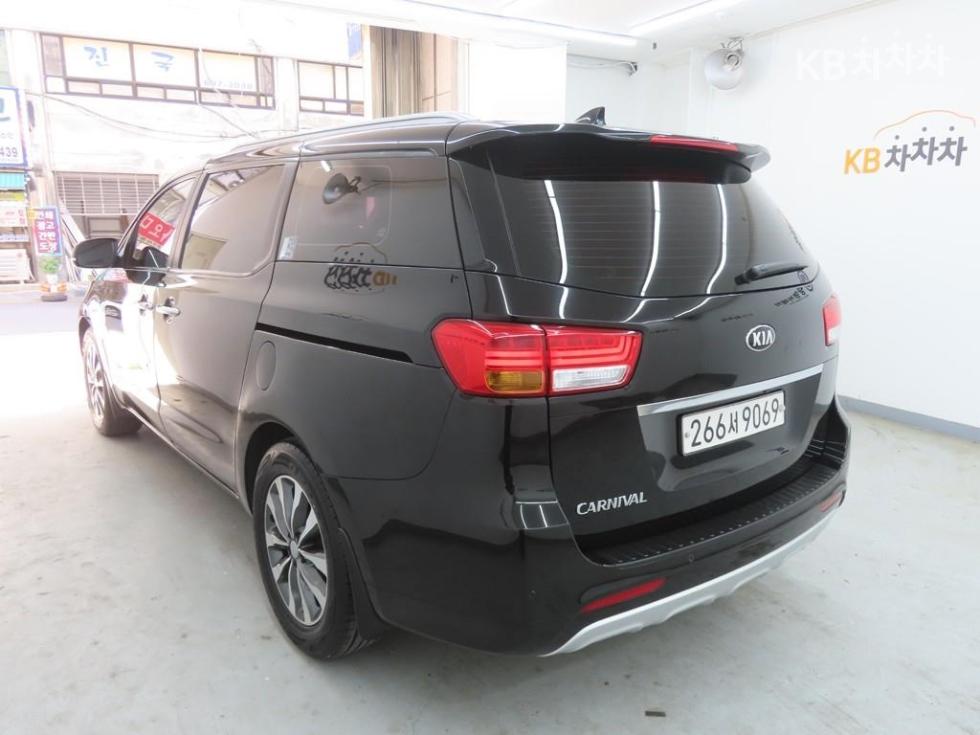 2018 - kia carnival