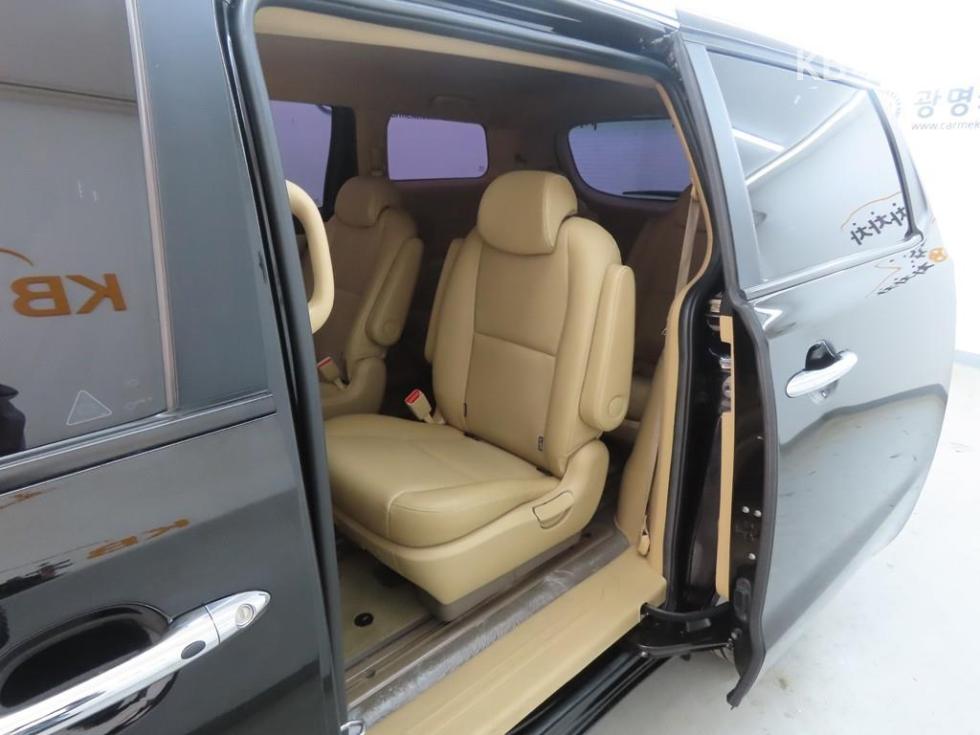 2018 - kia carnival
