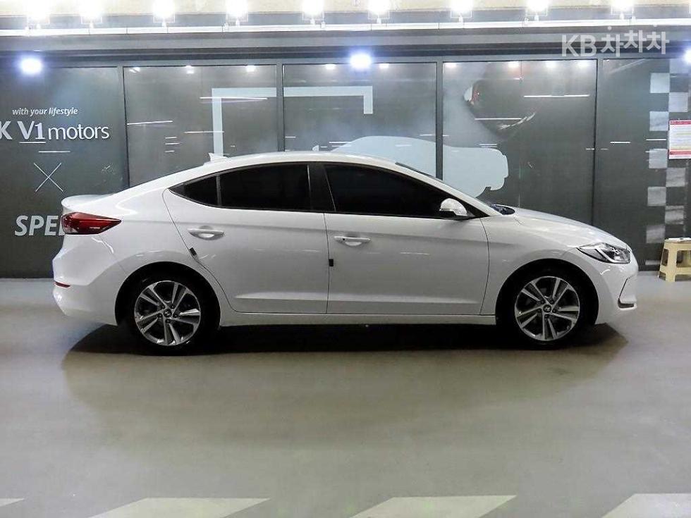 Hyundai Avante — miniaturë 3