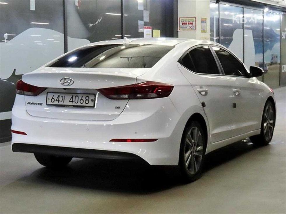 Hyundai Avante — miniaturë 4