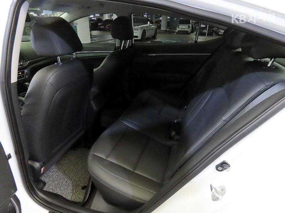 Hyundai Avante — miniaturë 7