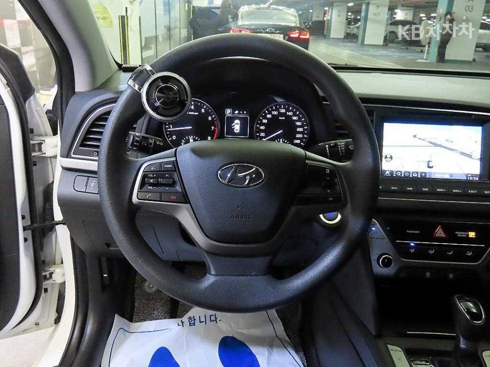 Hyundai Avante — miniaturë 8