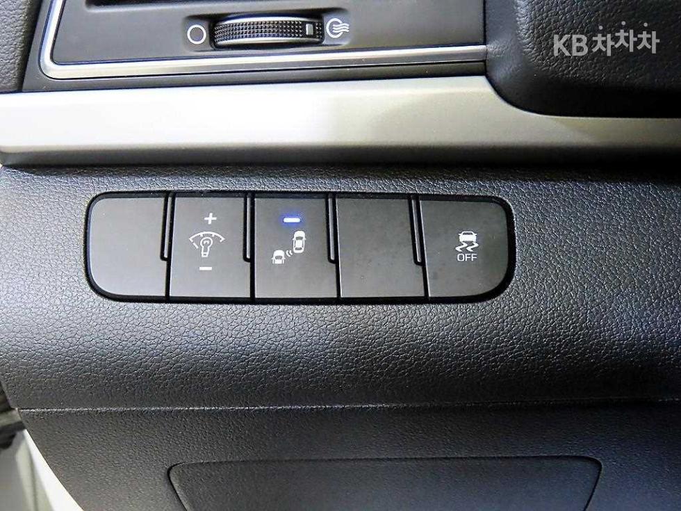 Hyundai Avante — miniaturë 14