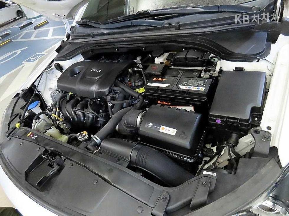 Hyundai Avante — miniaturë 18