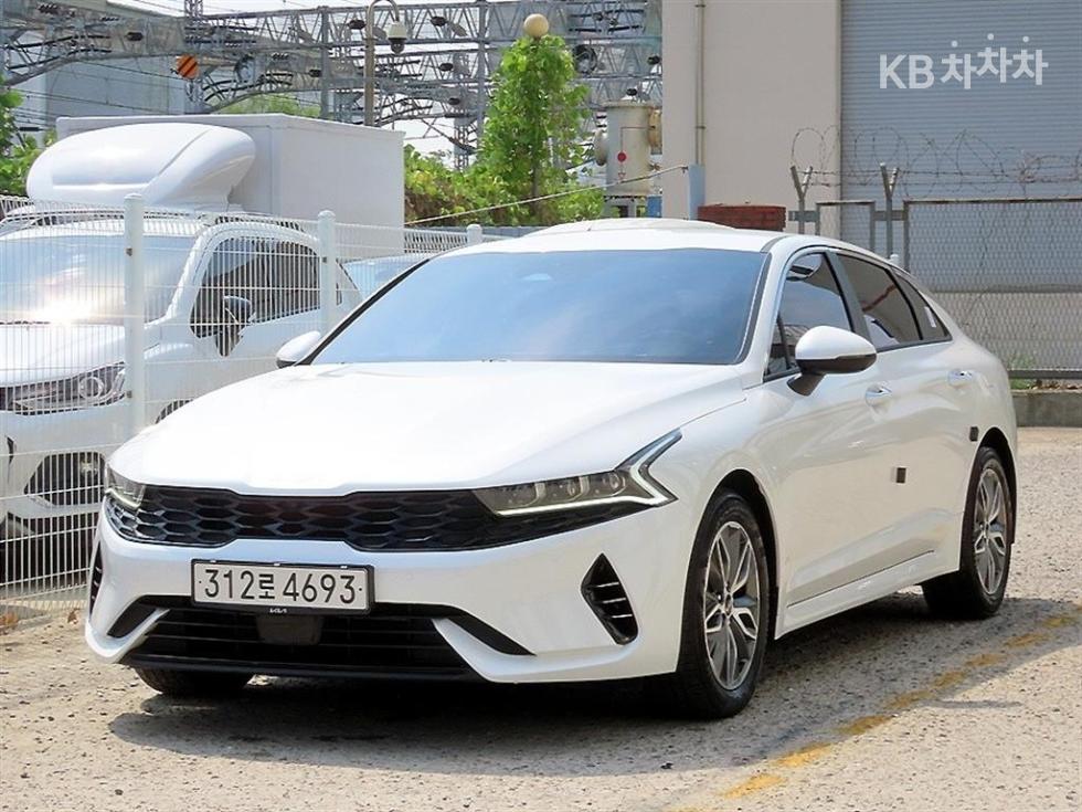 2022 - kia k5