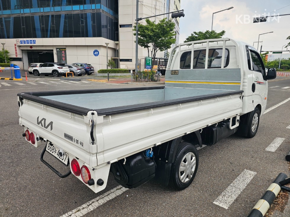2023 - kia bongo iii