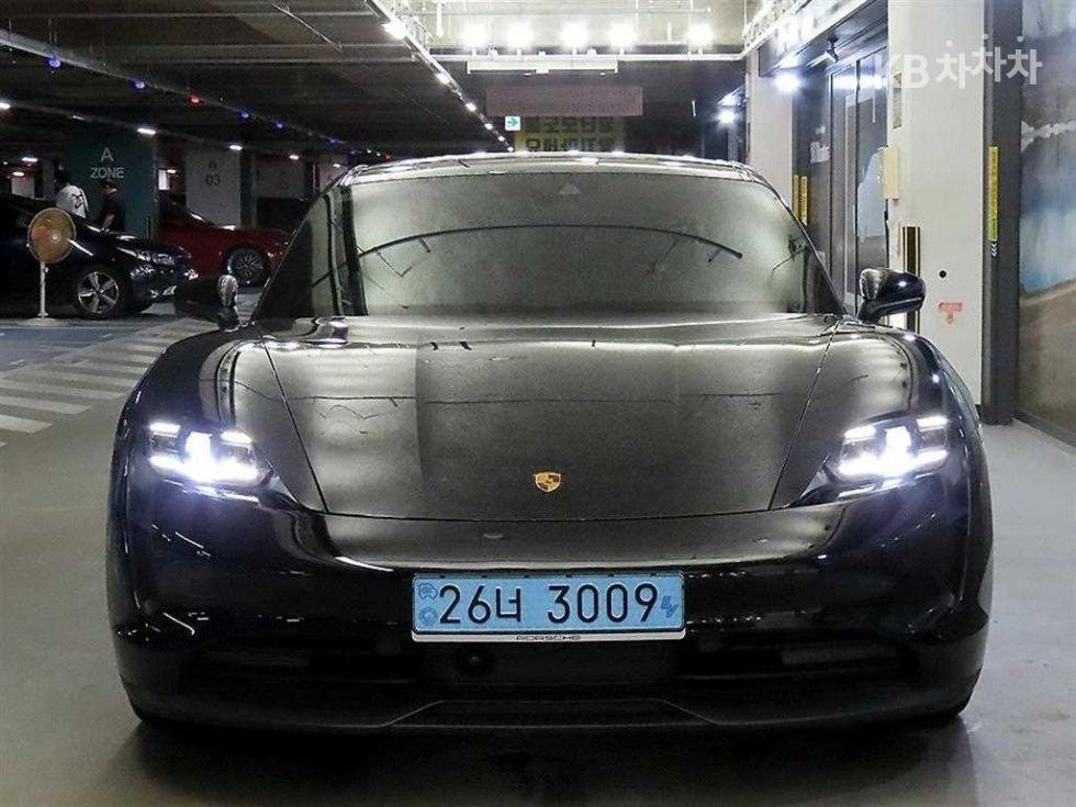 Porsche Taycan — miniaturë 2