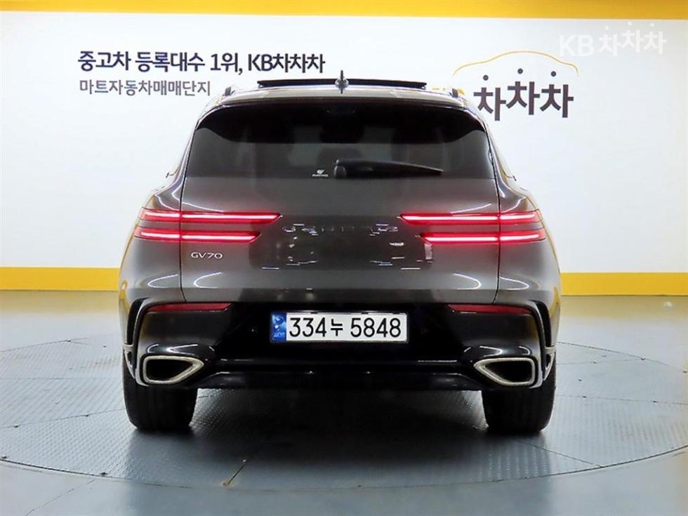 2024 Genesis GV70 photo