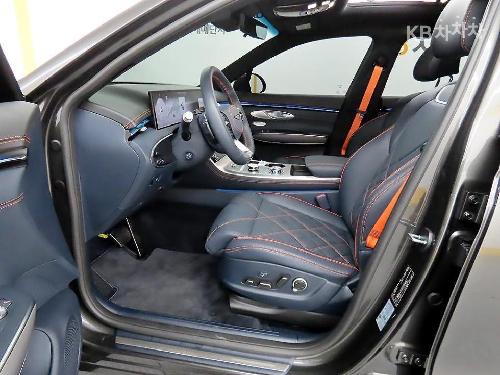 2024 Genesis GV70 photo
