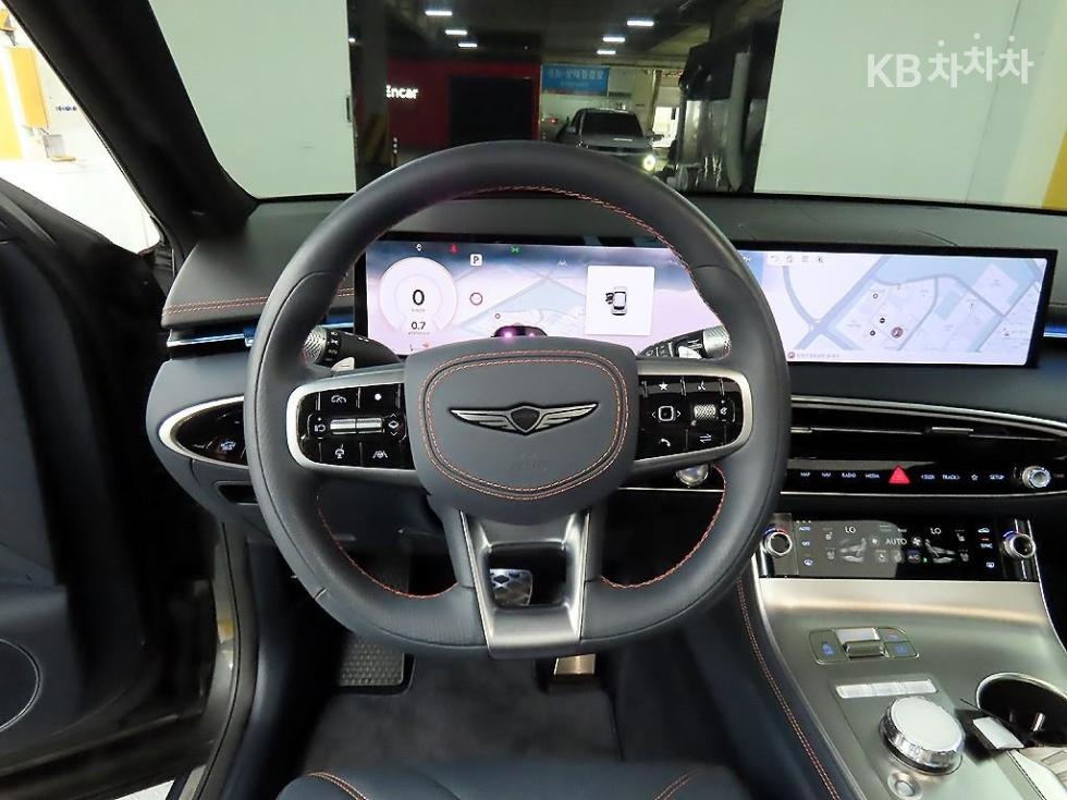 2024 Genesis GV70 photo
