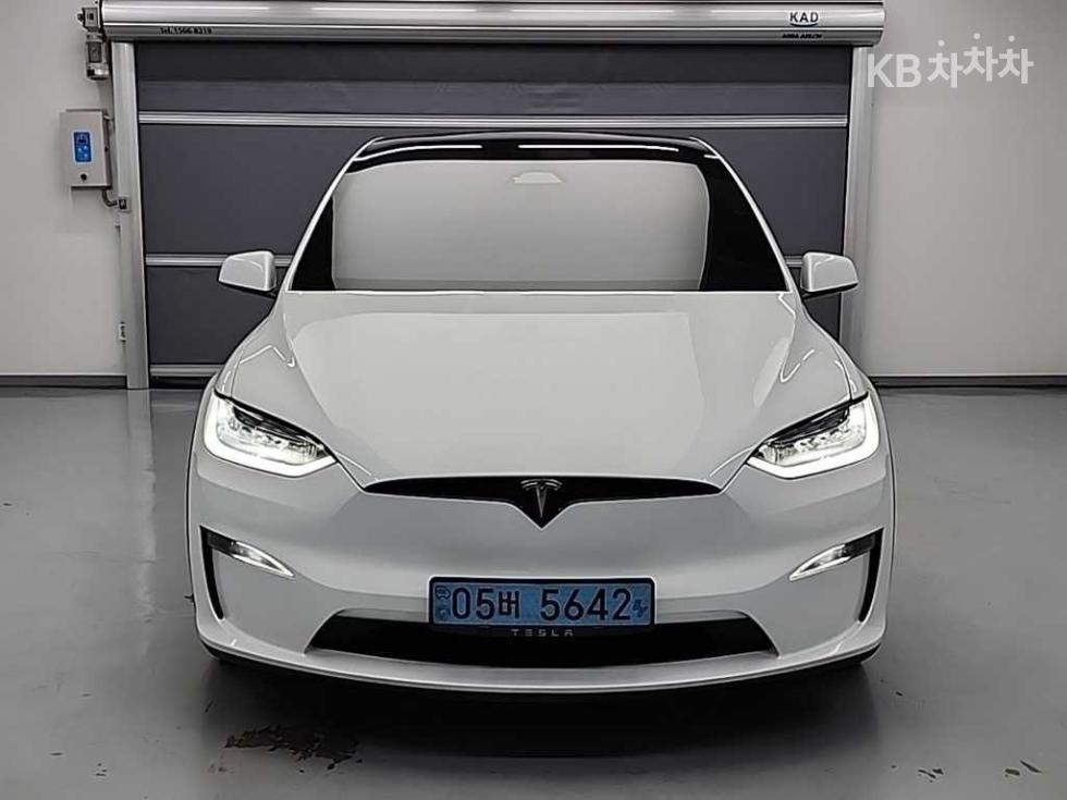 Tesla Model X — miniaturë 2