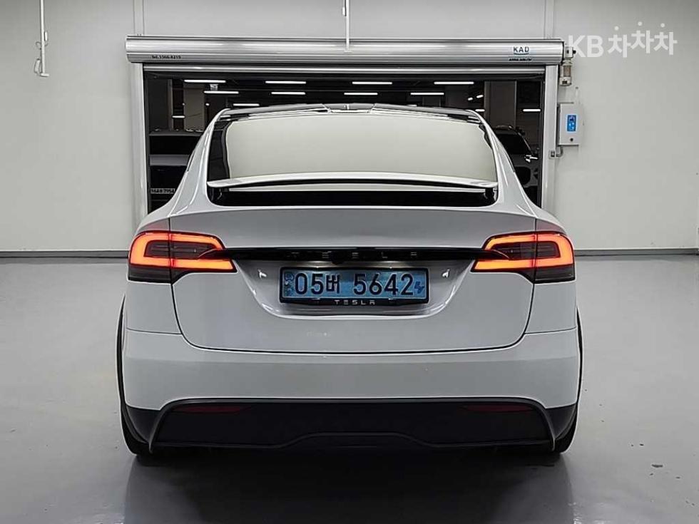 Tesla Model X — miniaturë 3