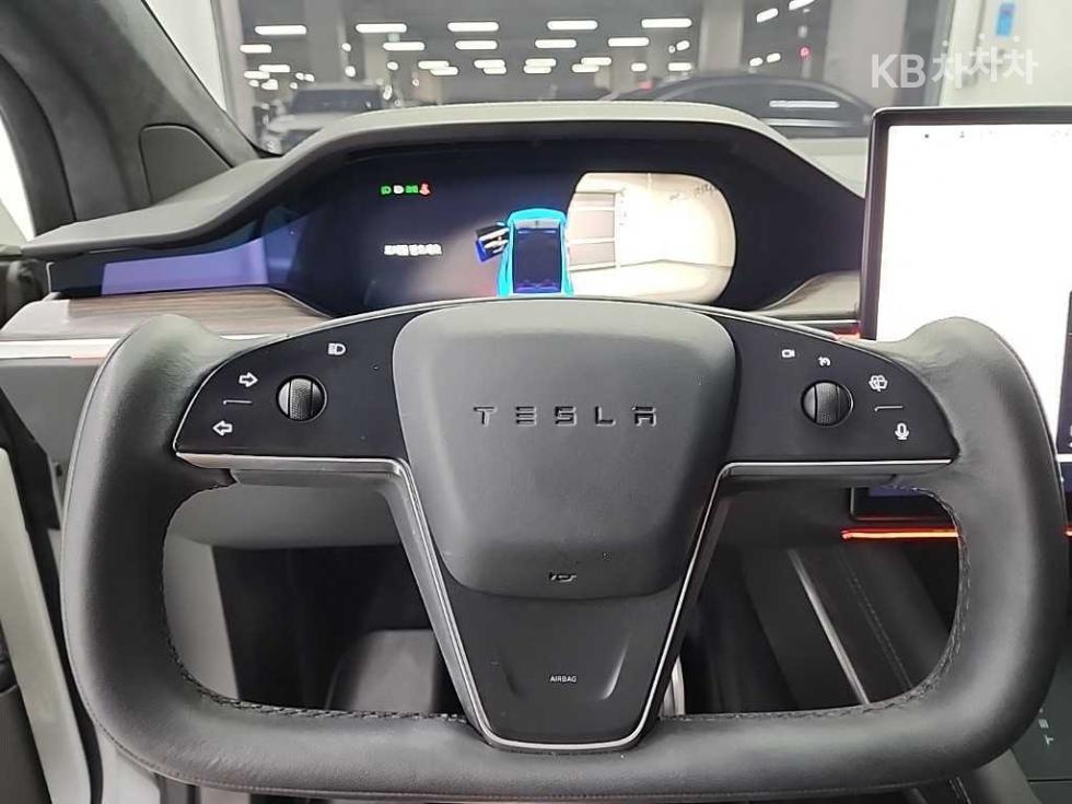 Tesla Model X — miniaturë 9