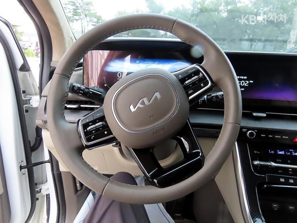 2023 - kia carnival