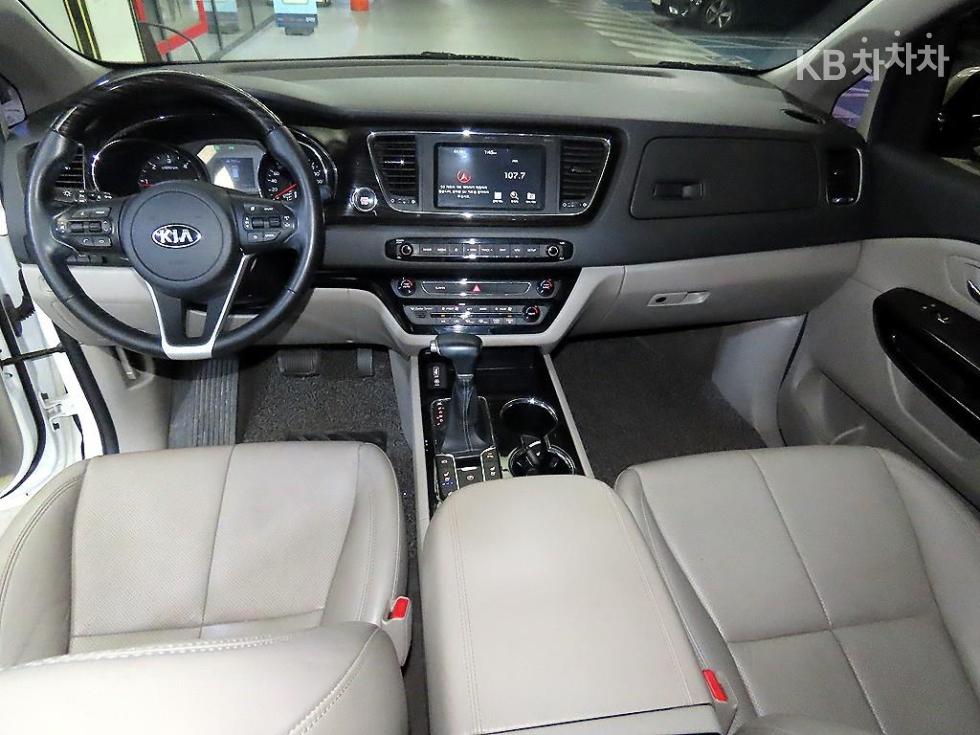 2019 - kia carnival