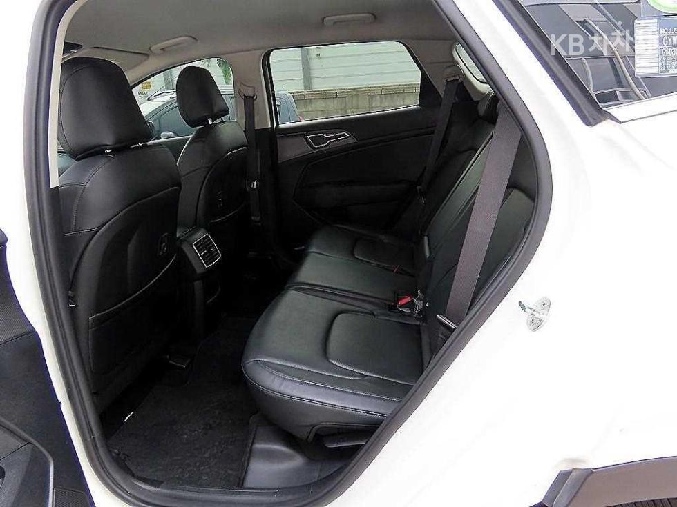 2022 - kia sportage