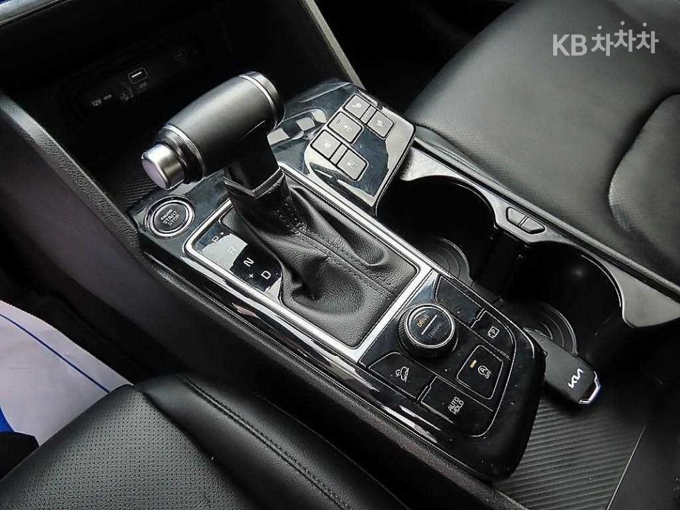 2022 - kia sportage