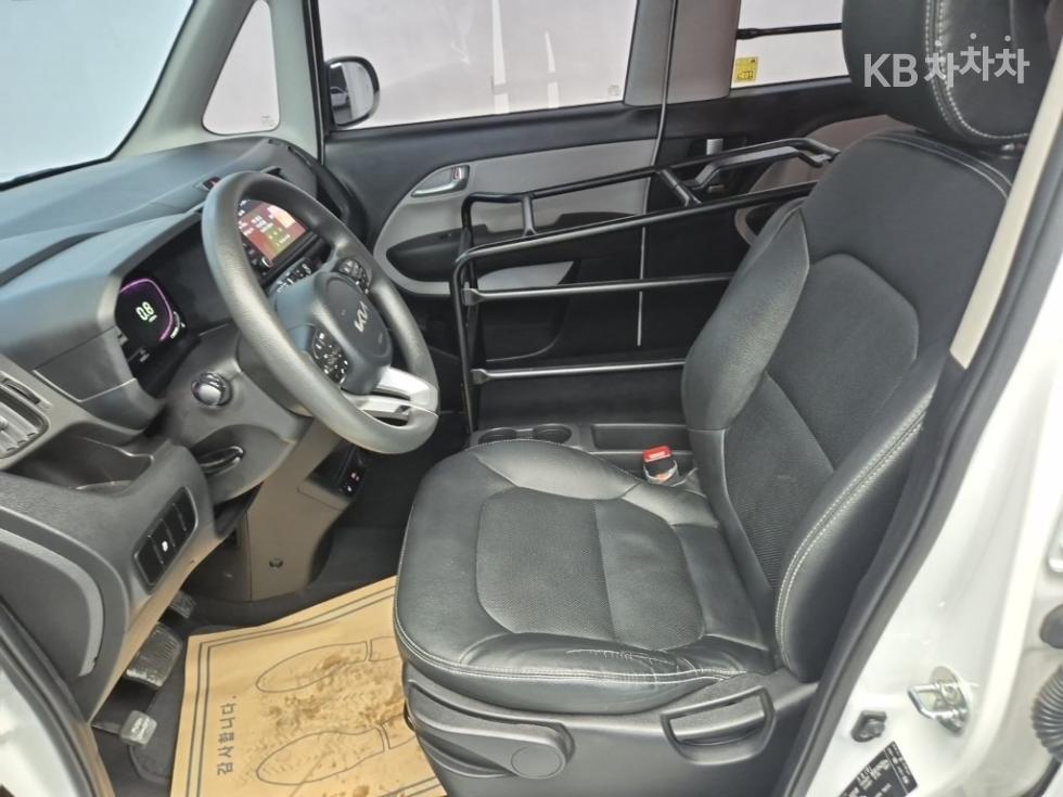 2023 - kia kia