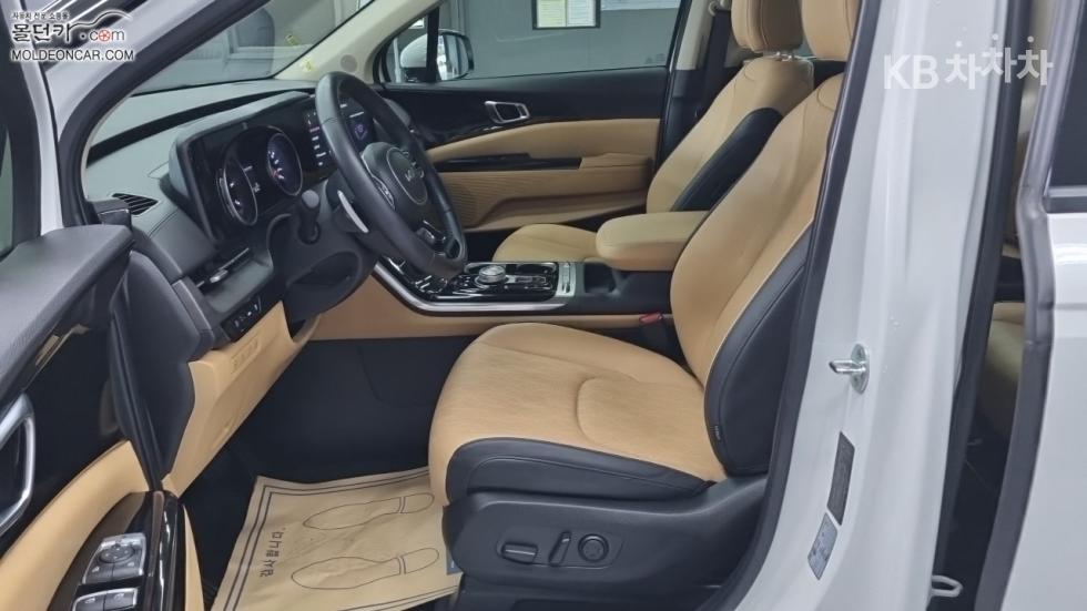 2023 - kia carnival