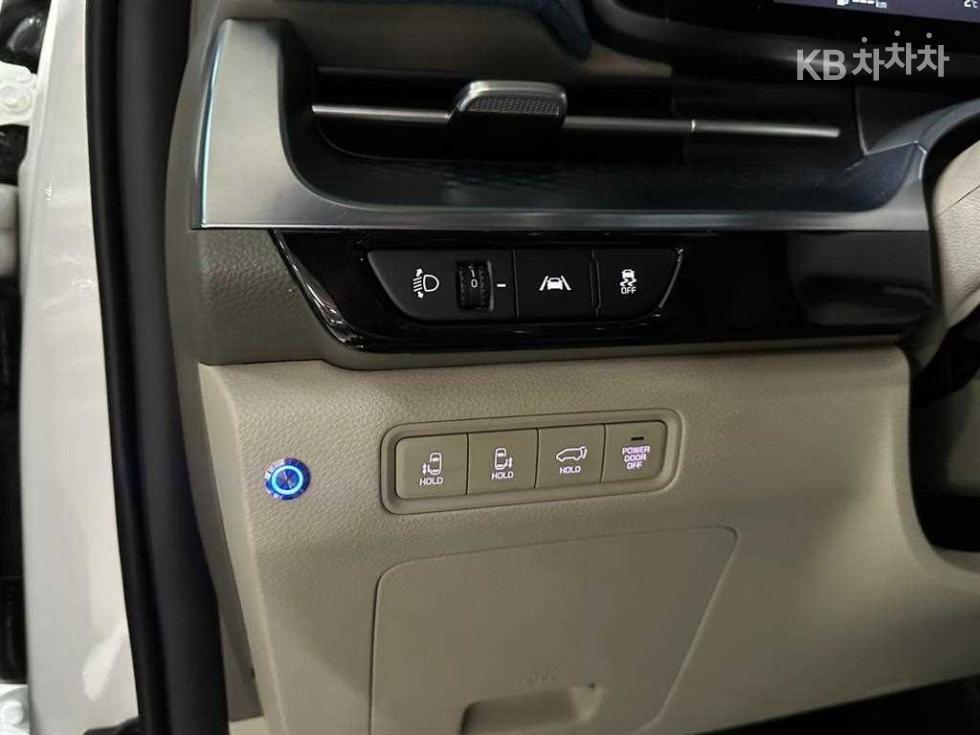 2023 - kia carnival
