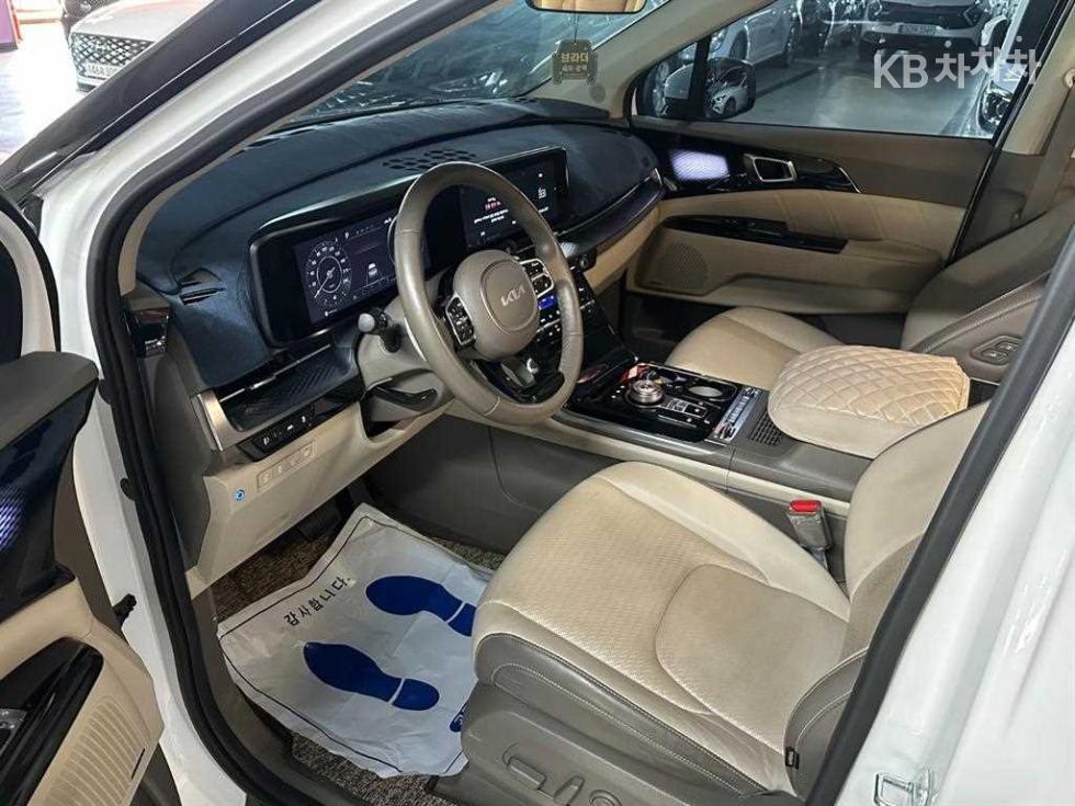 2023 - kia carnival