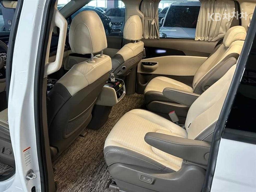 2023 - kia carnival