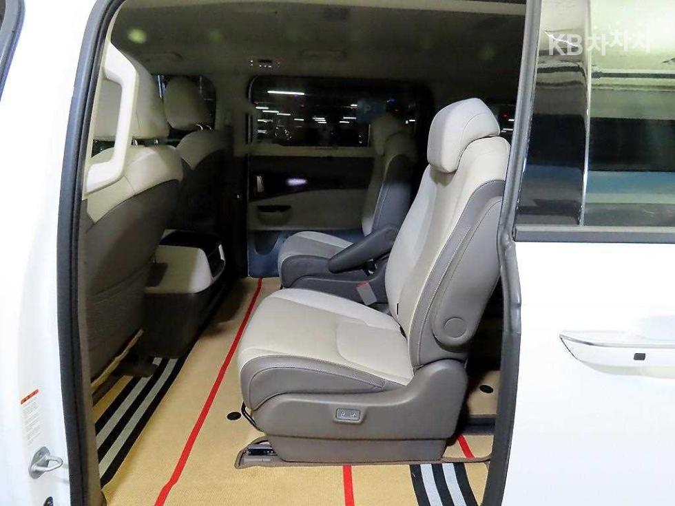 2023 - kia carnival