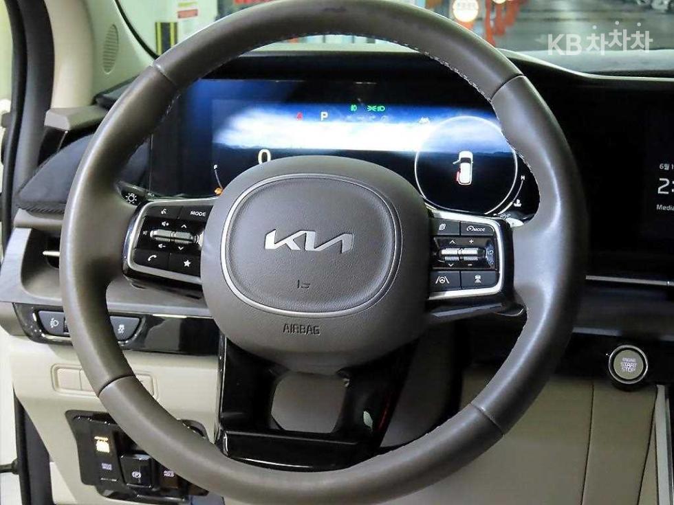 2023 - kia carnival