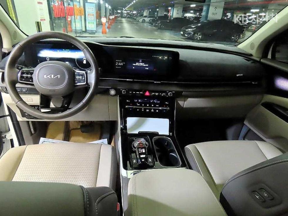 2023 - kia carnival