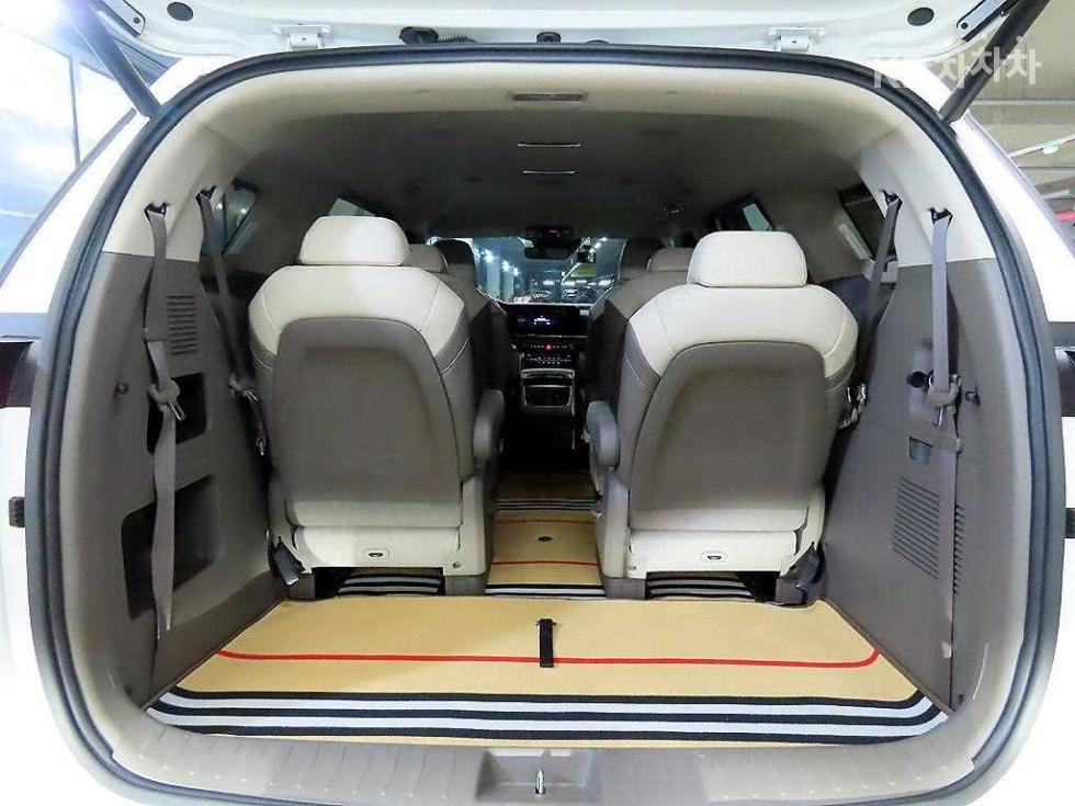 2023 - kia carnival