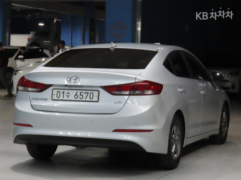 Hyundai Avante — miniaturë 4