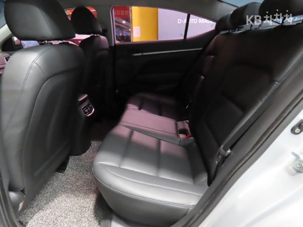 Hyundai Avante — miniaturë 7