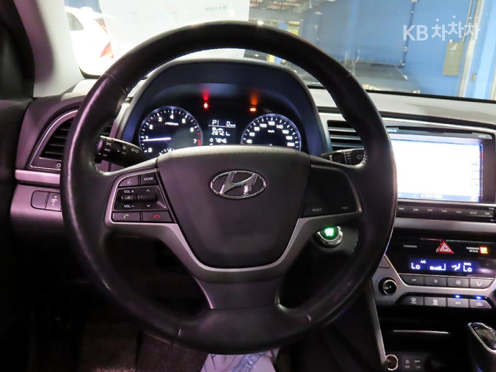 Hyundai Avante — miniaturë 10
