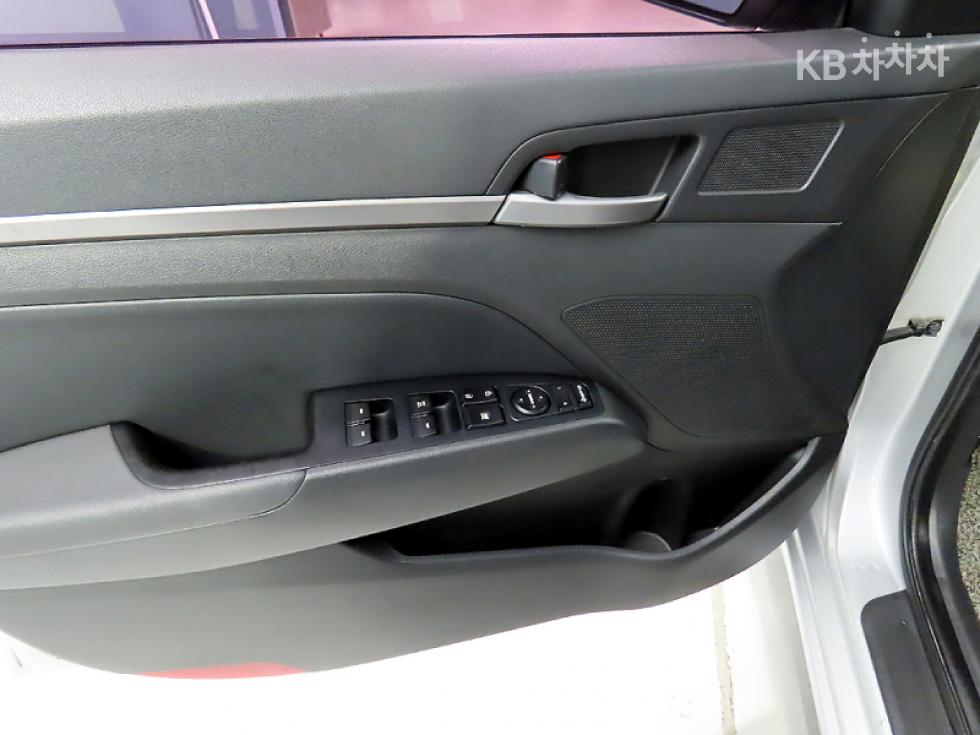 Hyundai Avante — miniaturë 14