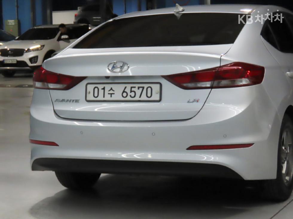 Hyundai Avante — miniaturë 17
