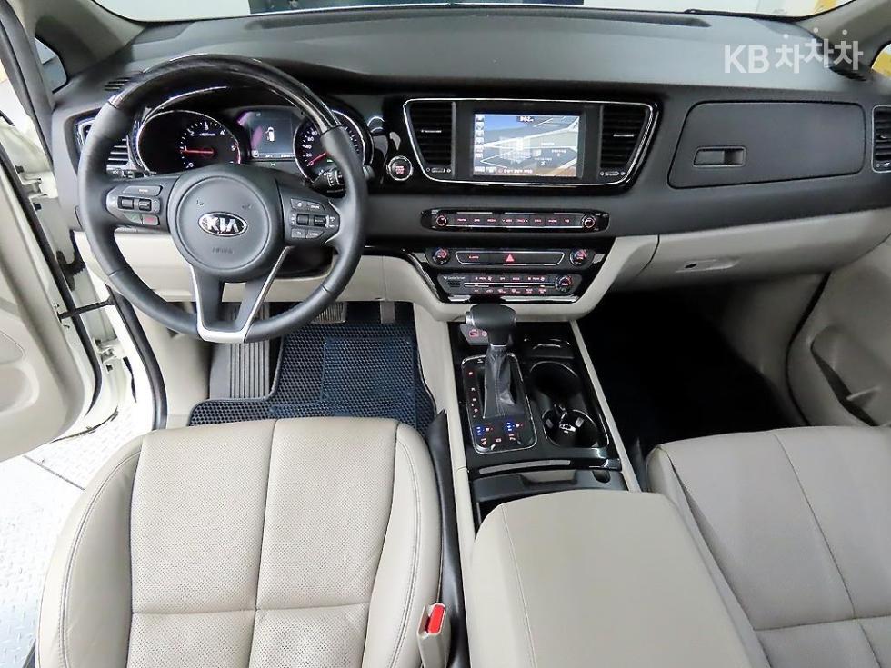 2017 - kia carnival