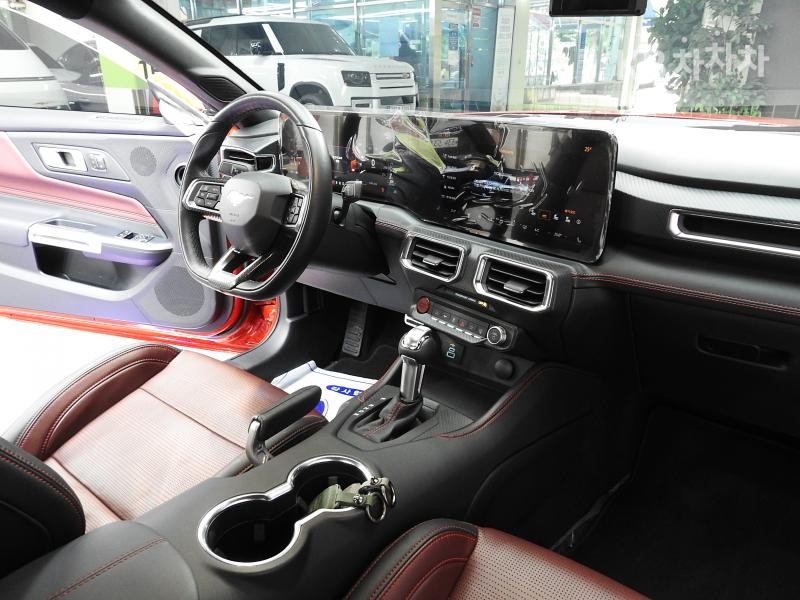 2025 - ford mustang