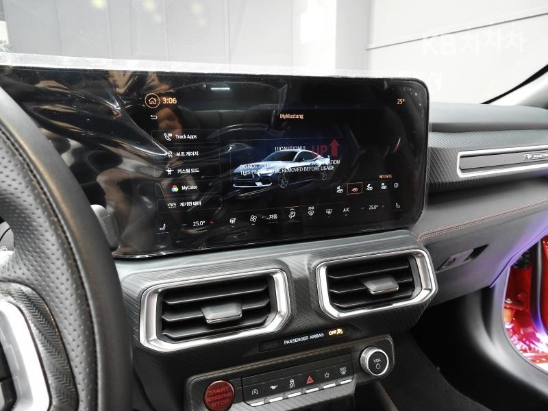 2025 - ford mustang