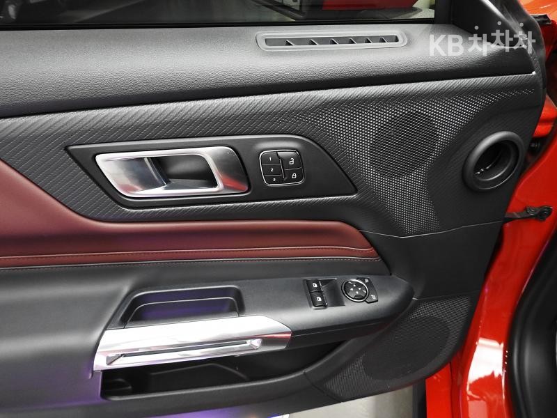 2025 - ford mustang