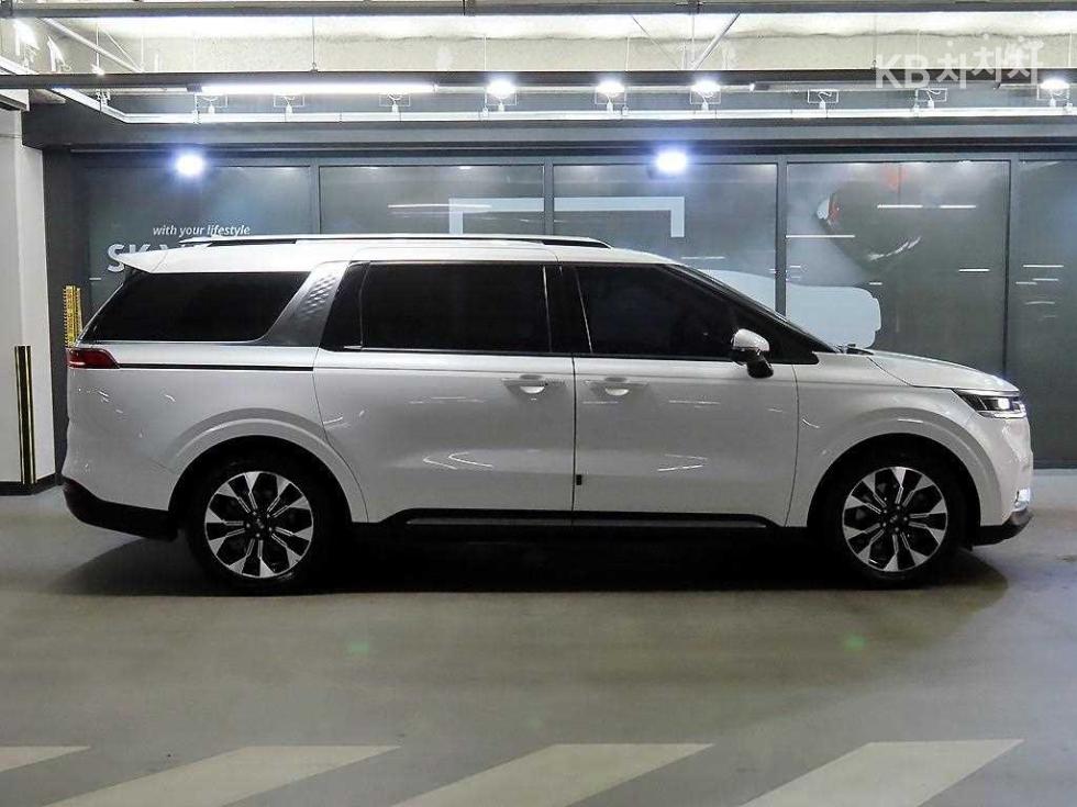 2021 - kia carnival