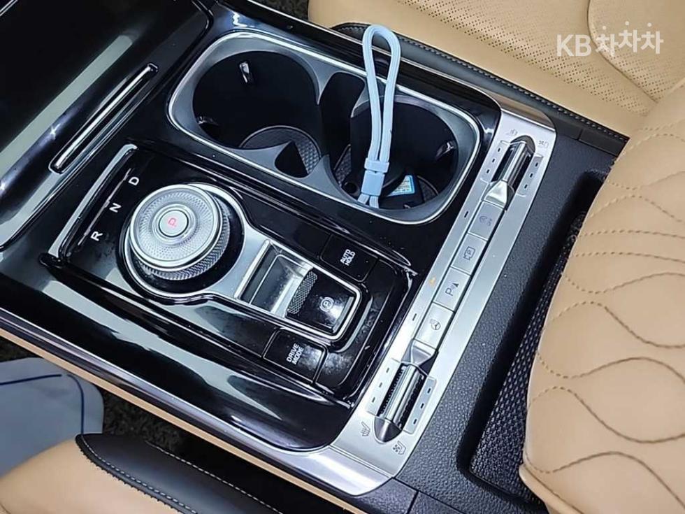 Kia Carnival — miniaturë 8