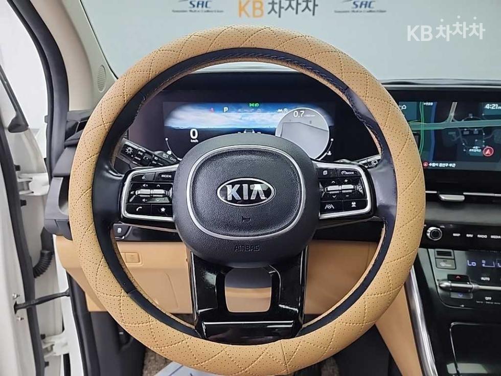 Kia Carnival — miniaturë 9