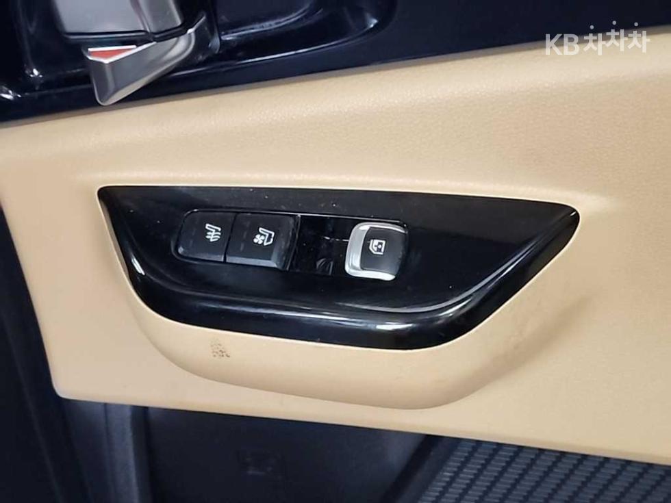 Kia Carnival — miniaturë 15