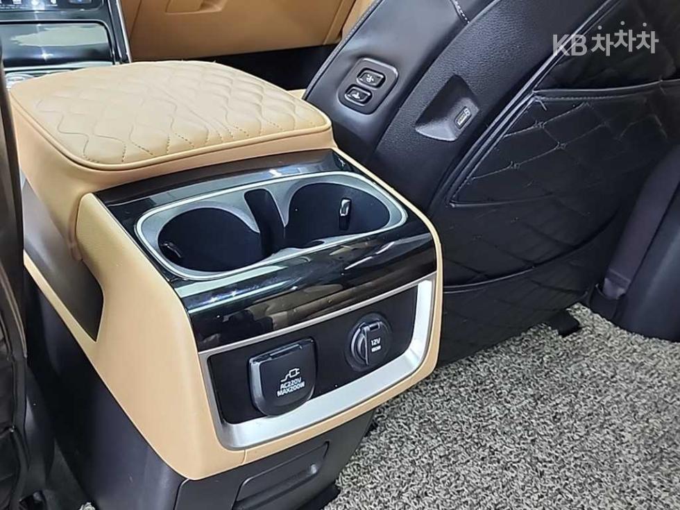 Kia Carnival — miniaturë 16