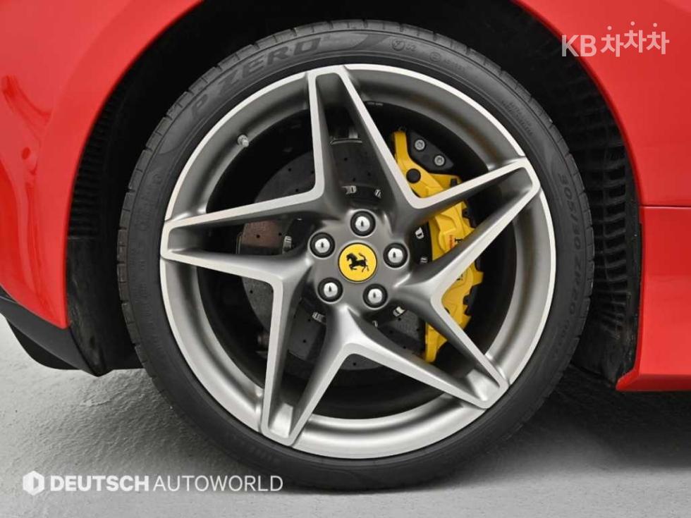Ferrari F8 Tributo — miniaturë 5