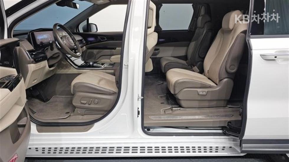 2023 - kia carnival