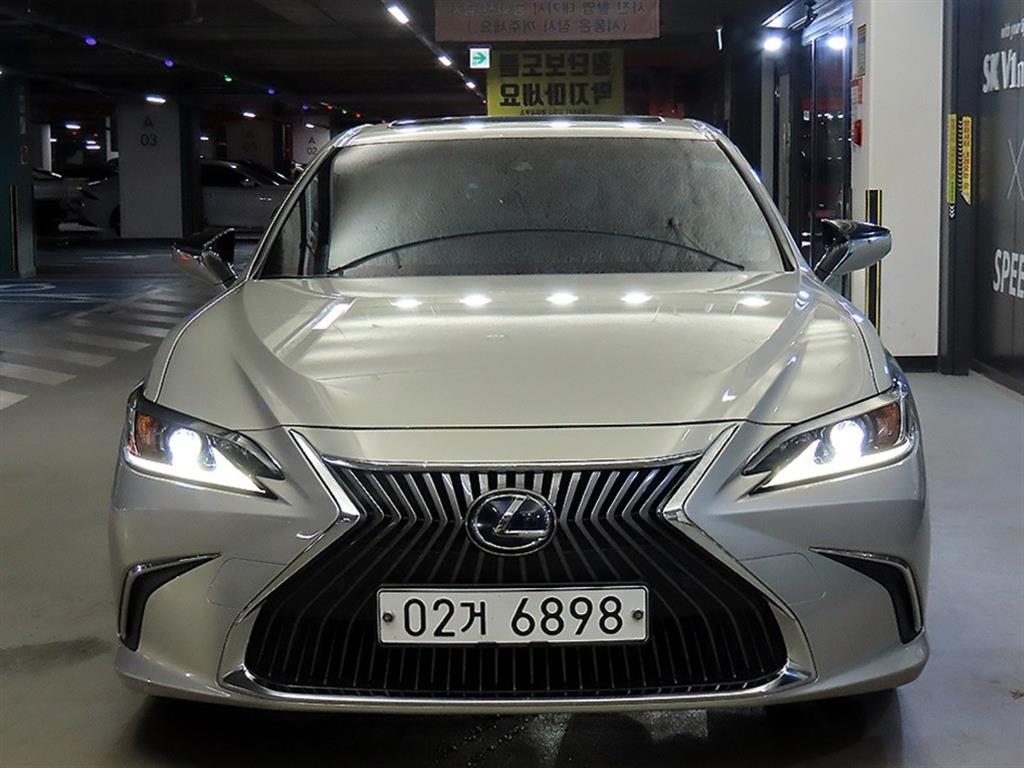 Lexus Es 300H 2019 photo 2