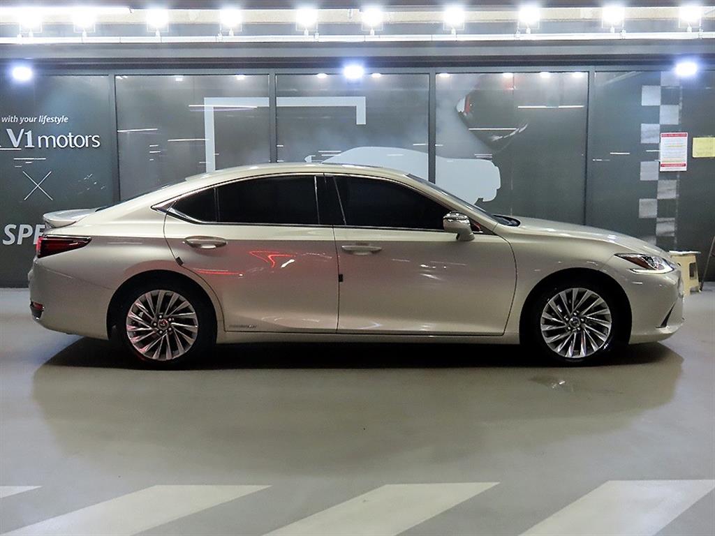 Lexus Es 300H 2019 photo 3