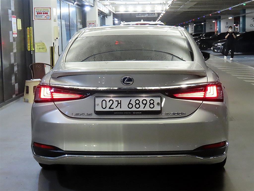 Lexus Es 300H 2019 photo 5
